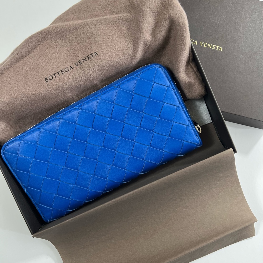 **SOLD** NEW👛 Authentic Bottega Veneta Intrecciato Blue Zip-Around  Wallet